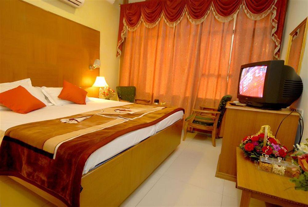 Hotel Diamond Plaza Chandīgarh Exteriör bild