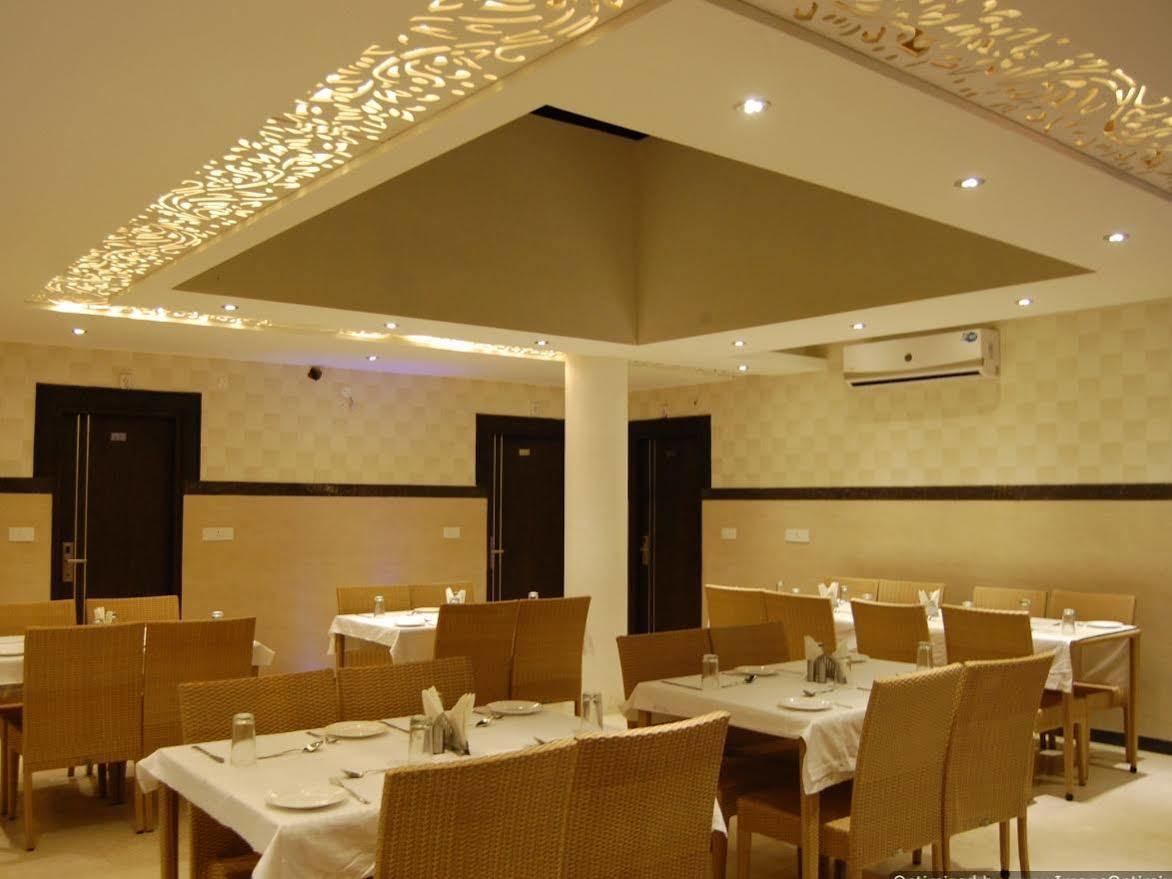 Hotel Diamond Plaza Chandīgarh Exteriör bild