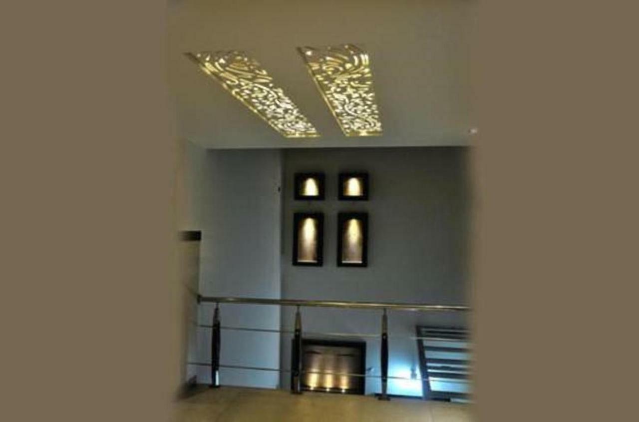 Hotel Diamond Plaza Chandīgarh Exteriör bild